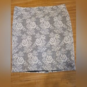 Ann Taylor Women's Skirt Black & White Floral Straight Knee Length Size 16